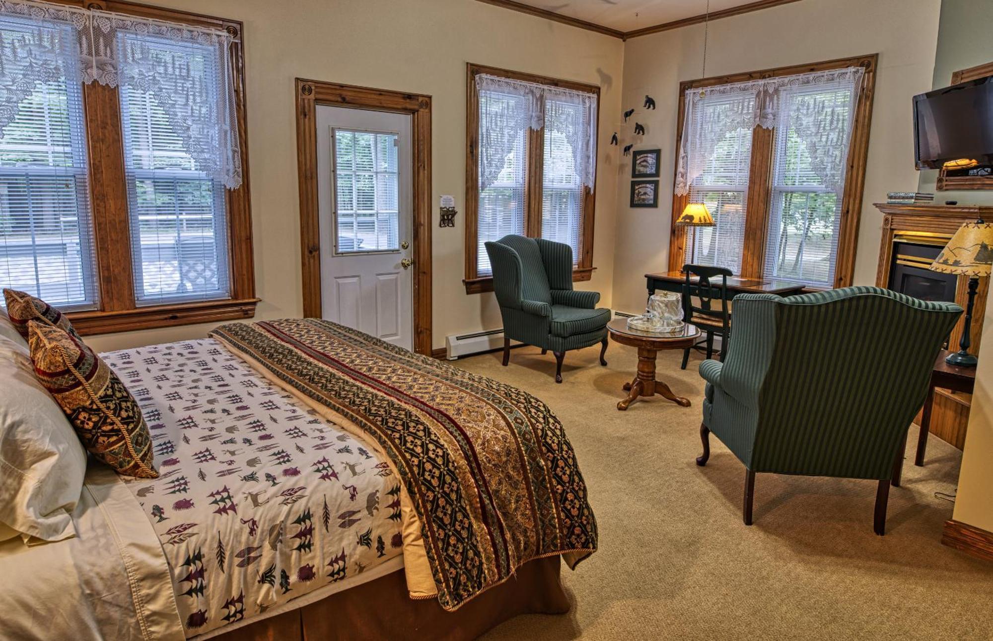 Rockwell Falls Inn And Wine Bar Lake Luzerne Rum bild