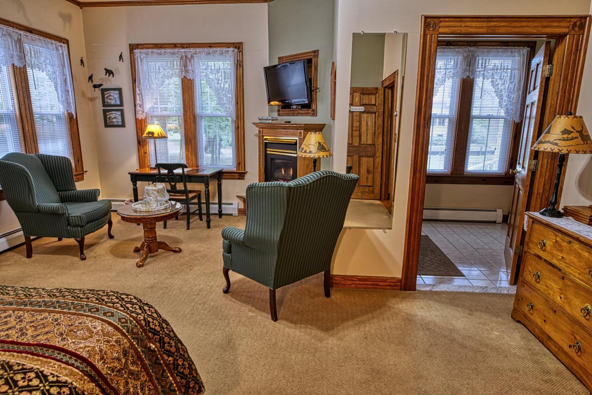 Rockwell Falls Inn And Wine Bar Lake Luzerne Rum bild
