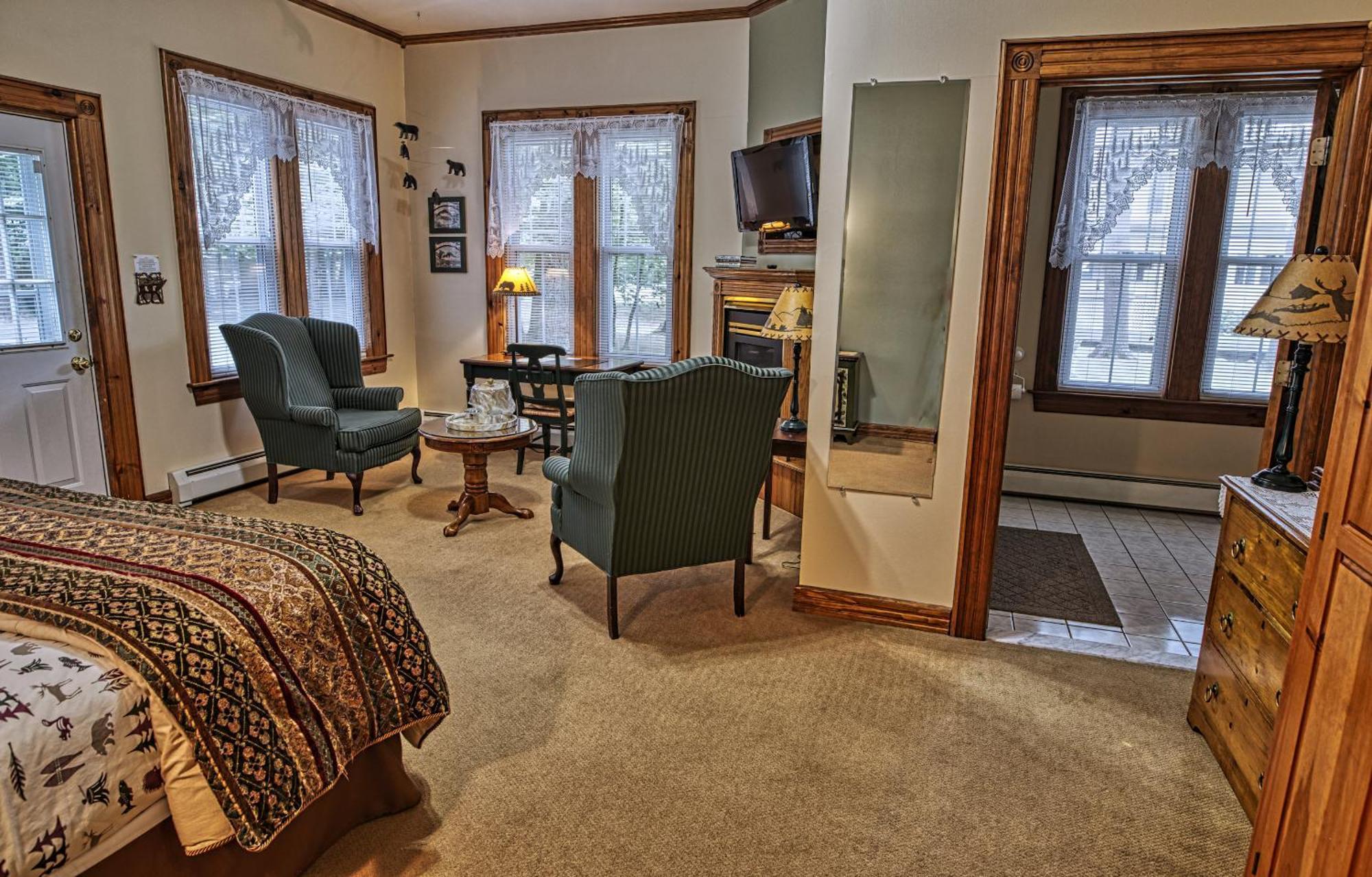 Rockwell Falls Inn And Wine Bar Lake Luzerne Rum bild