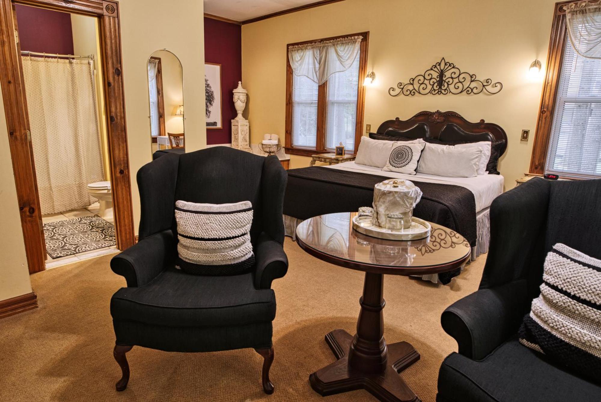 Rockwell Falls Inn And Wine Bar Lake Luzerne Rum bild