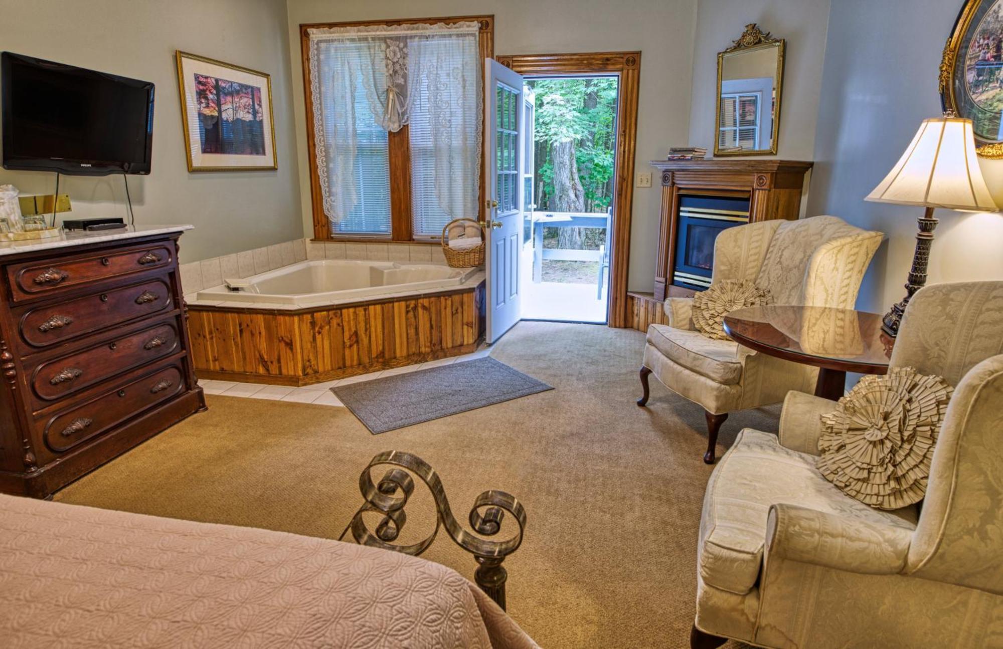 Rockwell Falls Inn And Wine Bar Lake Luzerne Rum bild