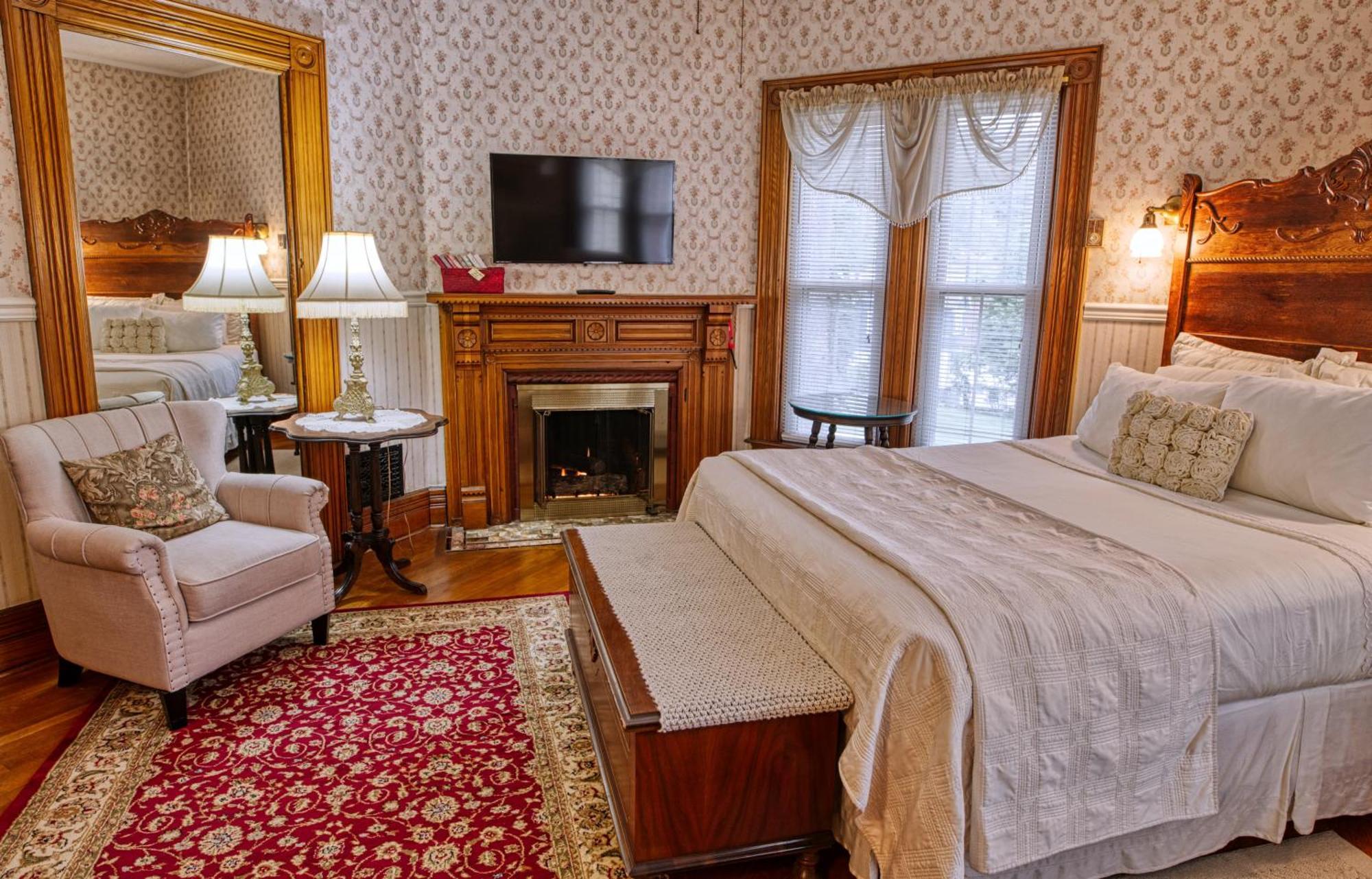 Rockwell Falls Inn And Wine Bar Lake Luzerne Rum bild