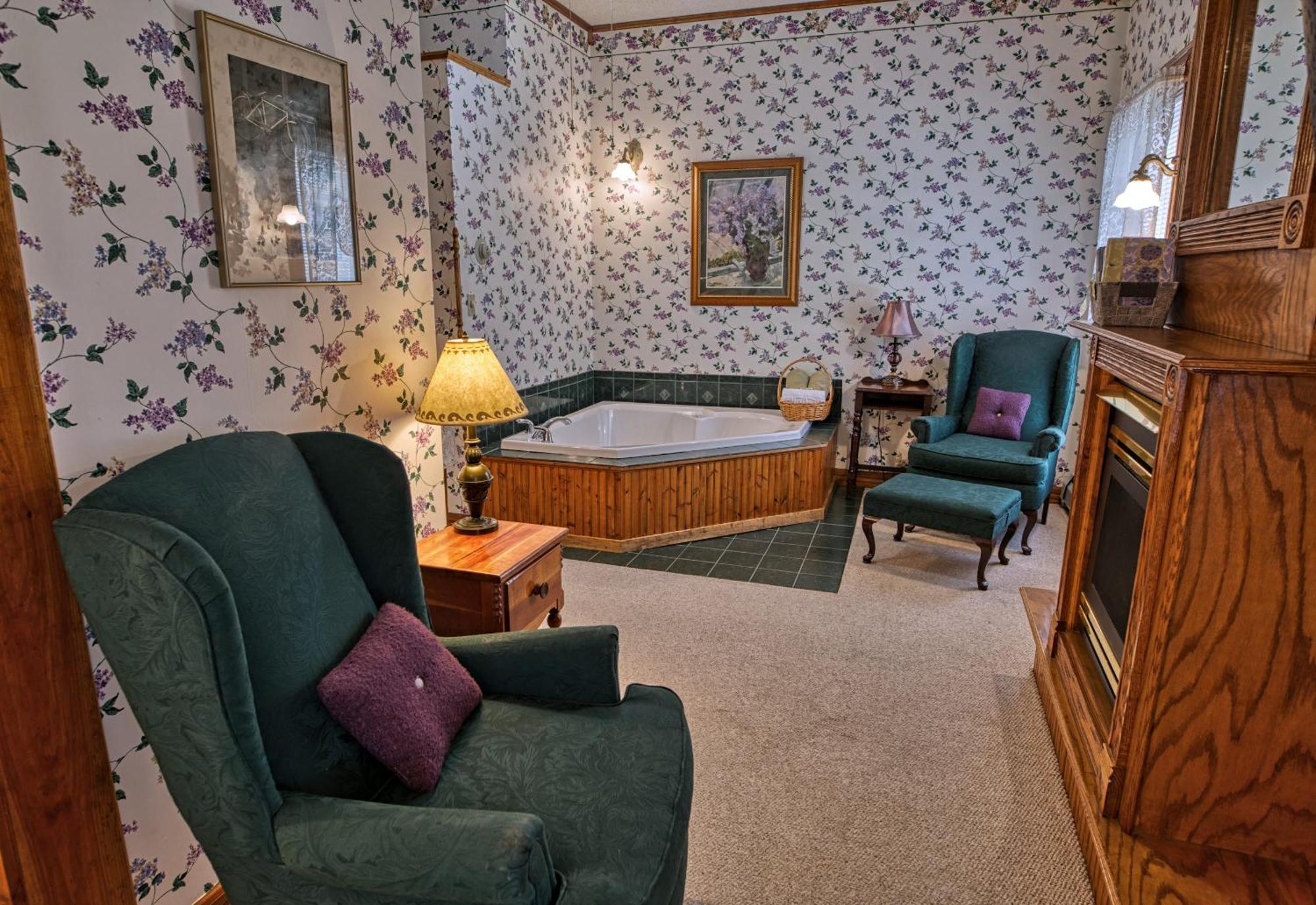 Rockwell Falls Inn And Wine Bar Lake Luzerne Rum bild