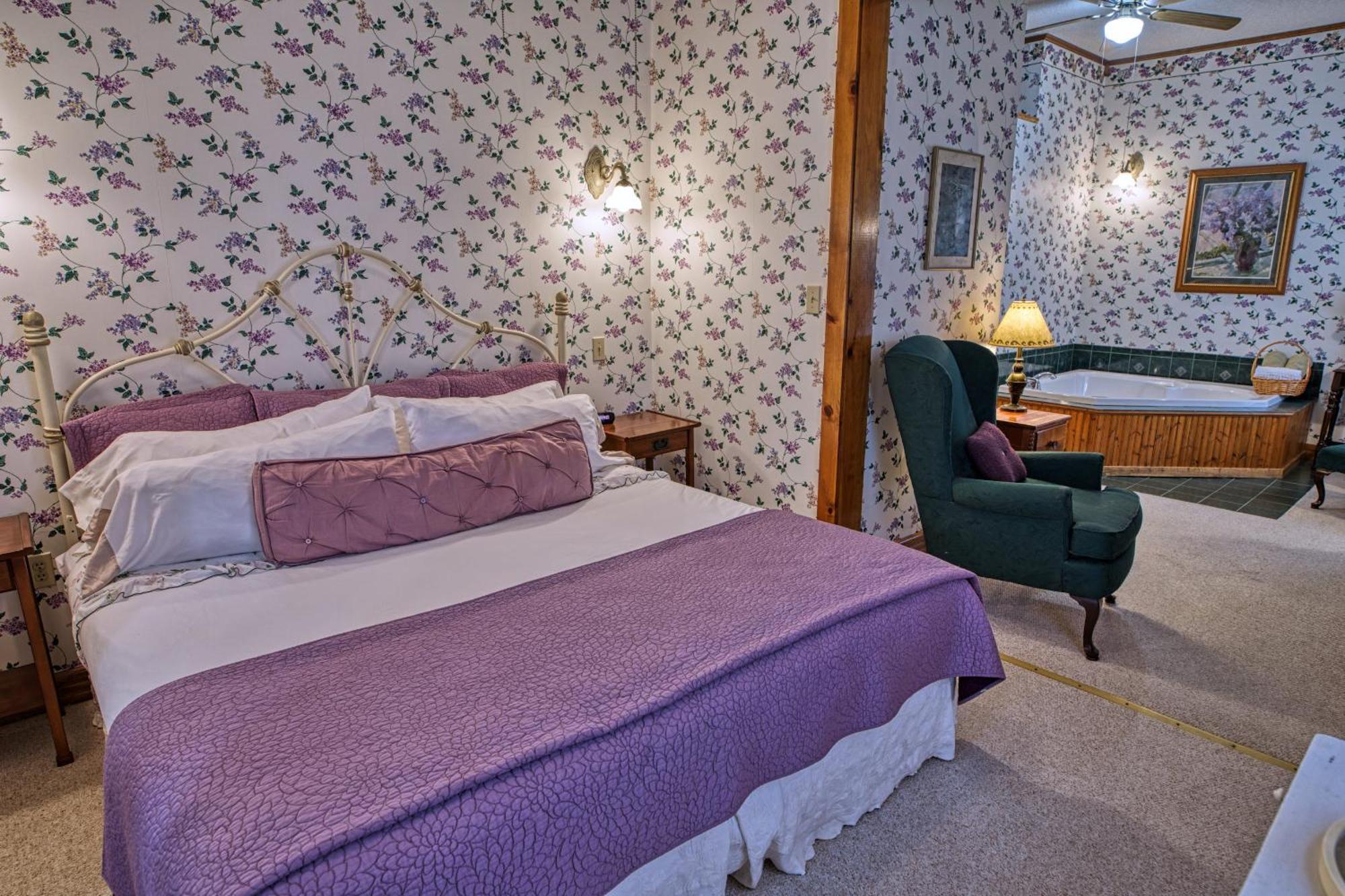 Rockwell Falls Inn And Wine Bar Lake Luzerne Rum bild