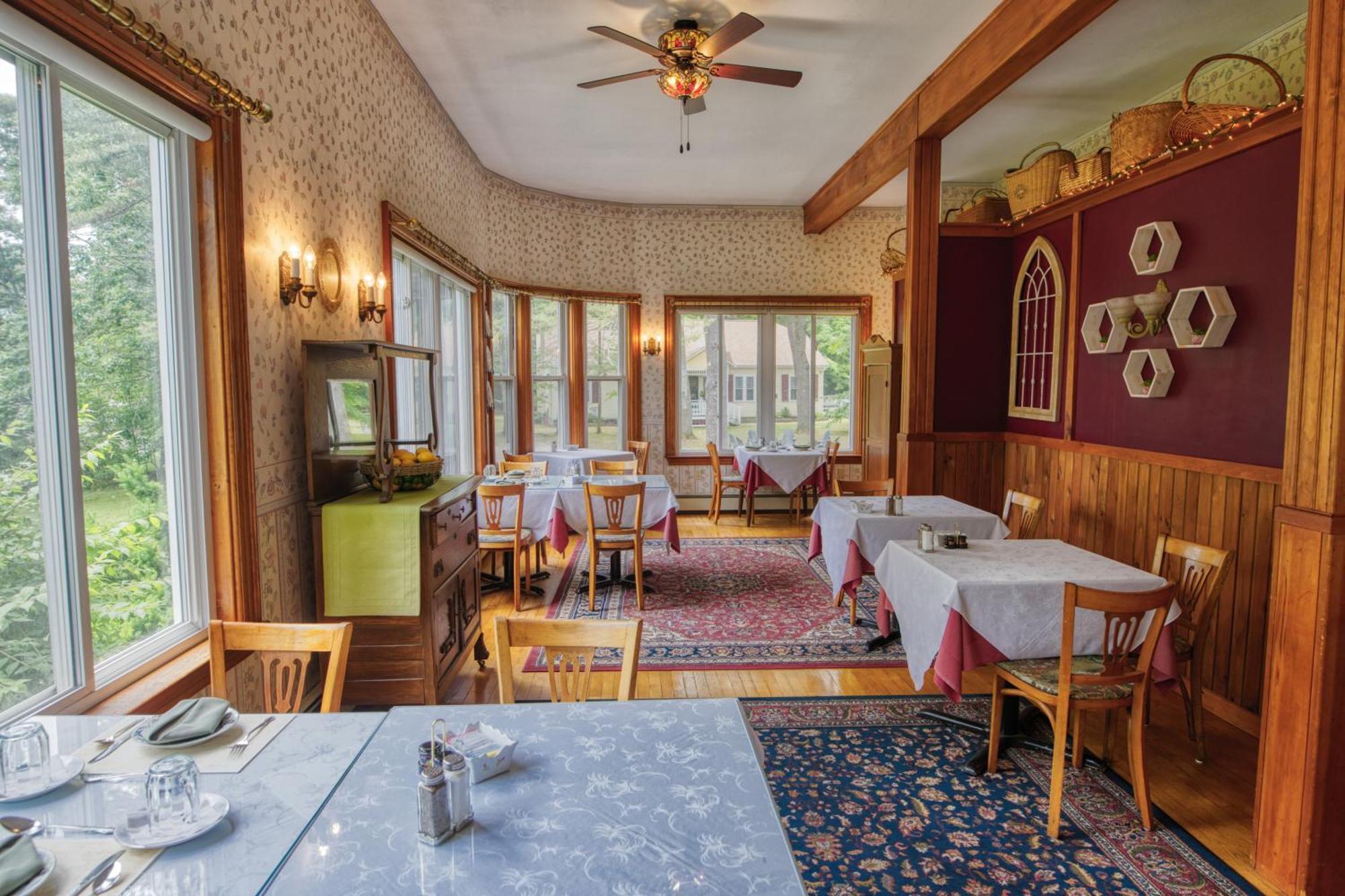 Rockwell Falls Inn And Wine Bar Lake Luzerne Exteriör bild