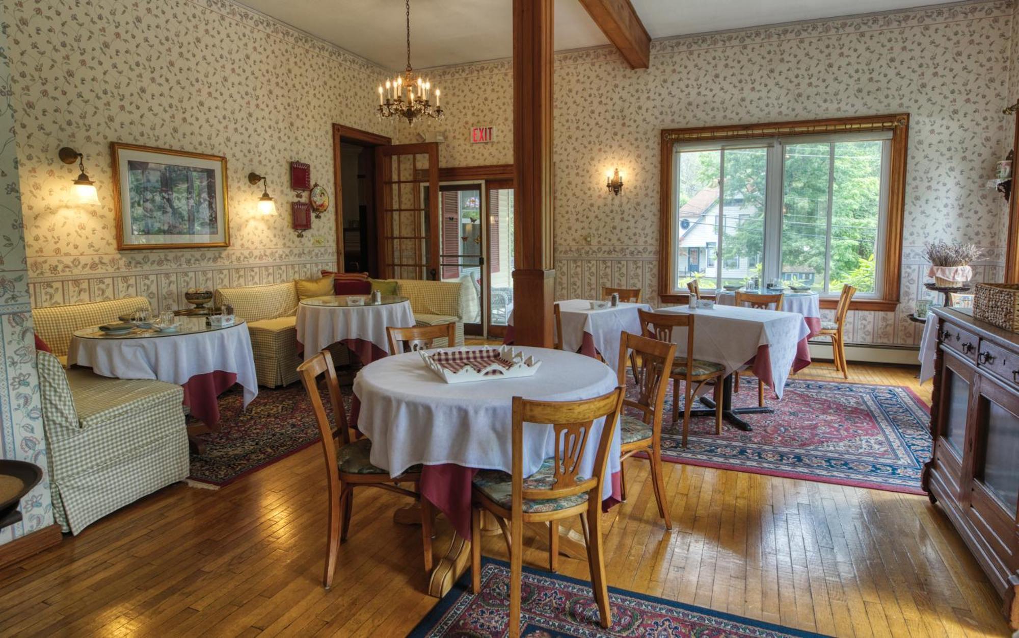 Rockwell Falls Inn And Wine Bar Lake Luzerne Exteriör bild