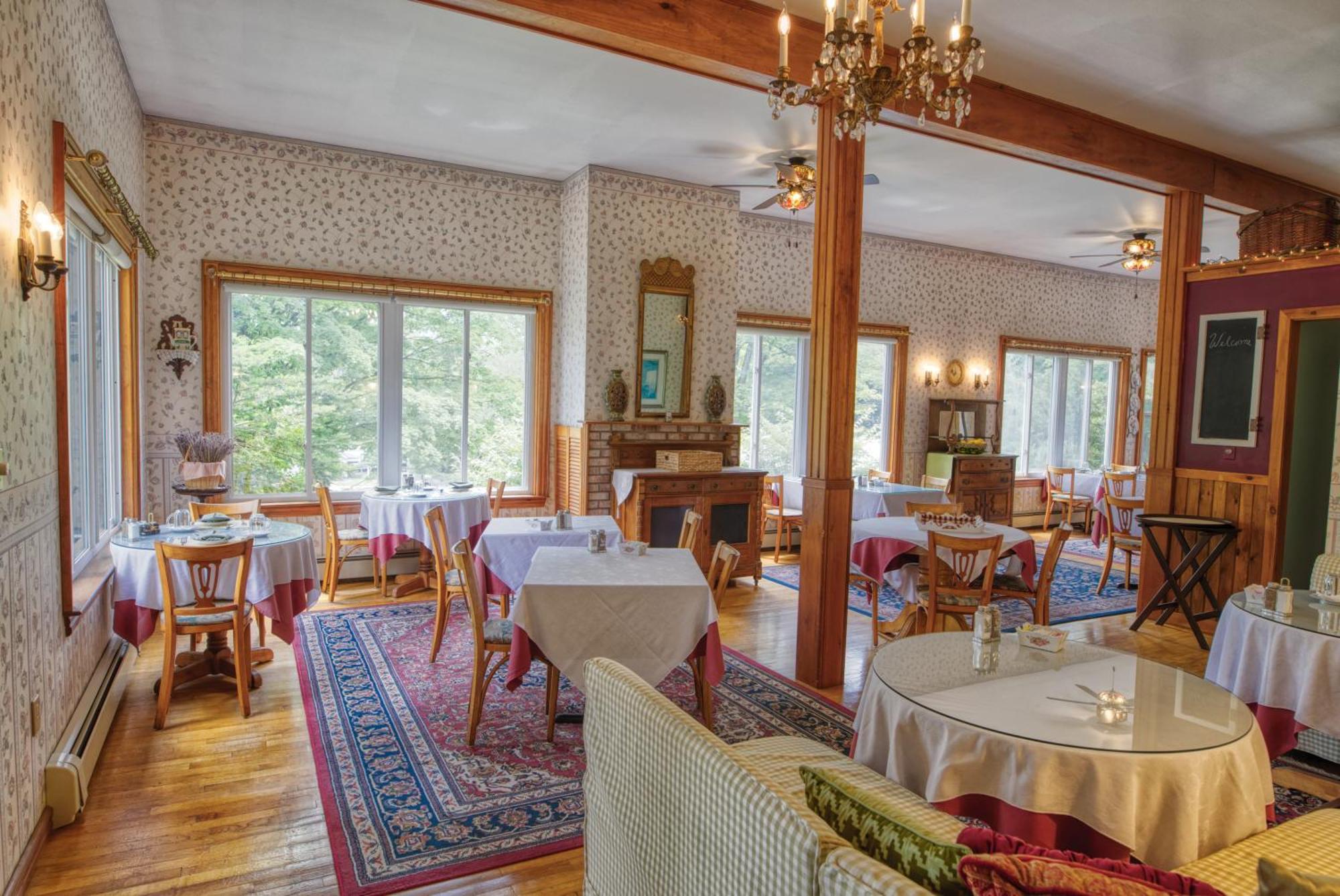 Rockwell Falls Inn And Wine Bar Lake Luzerne Exteriör bild