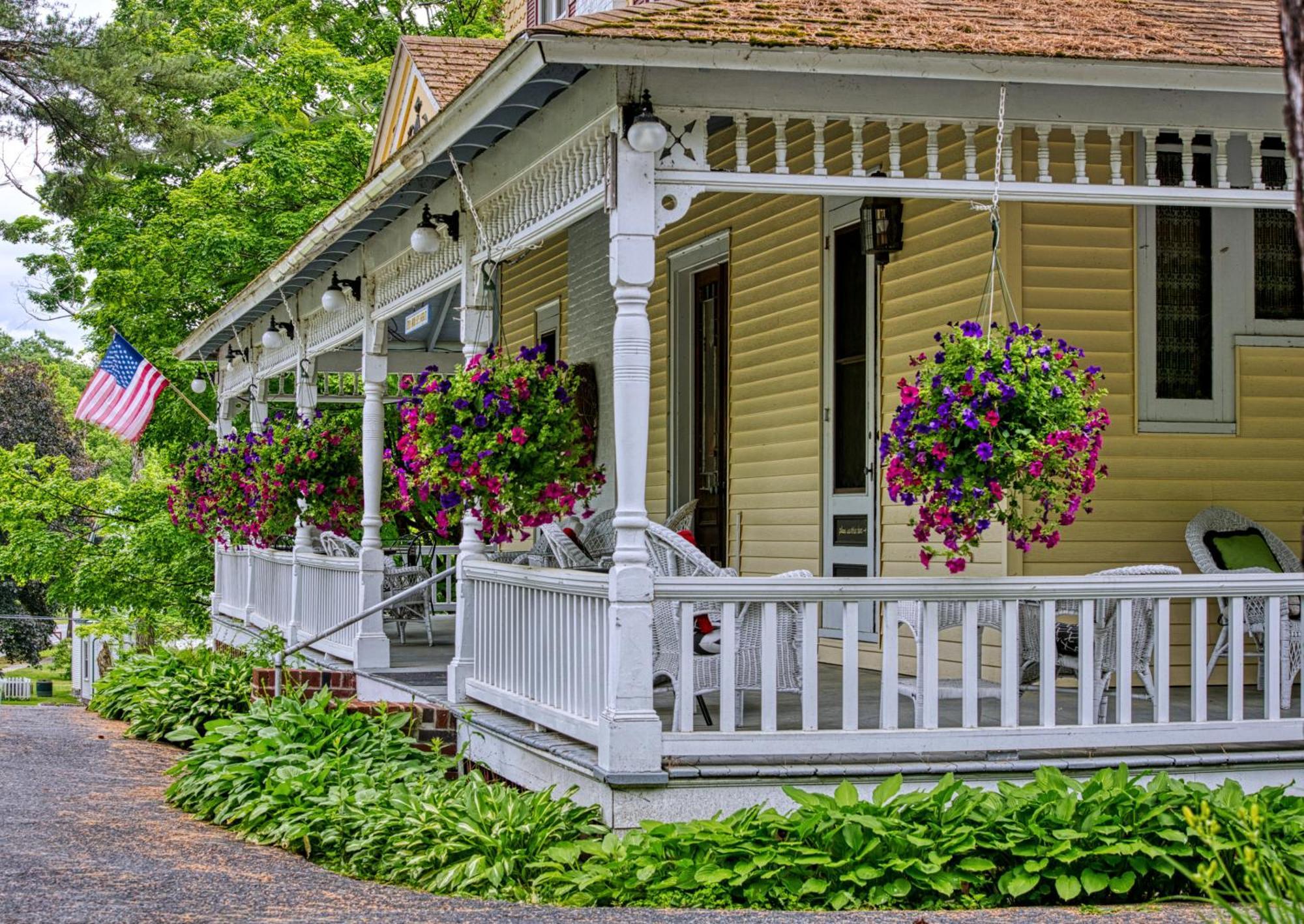 Rockwell Falls Inn And Wine Bar Lake Luzerne Exteriör bild